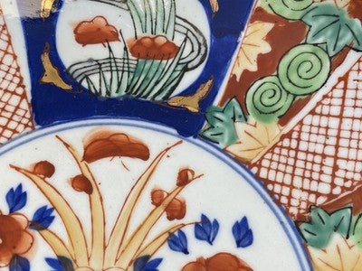 Imari-Teller mit Muschelrand, Japan um 1900, 21,4 cm
