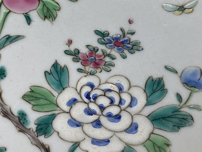 Famille-Rose-Teller China um 1900/20, 21,5 cm