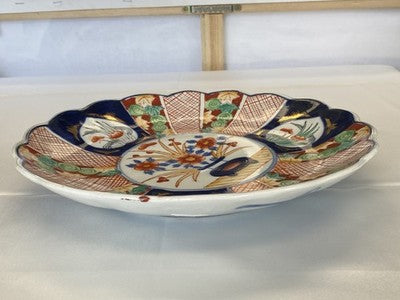 Imari-Teller mit Muschelrand, Japan um 1900, 22,3 cm