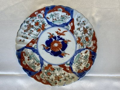 Imari-Teller mit Chrysantheme, Japan um 1900, 21,5 cm