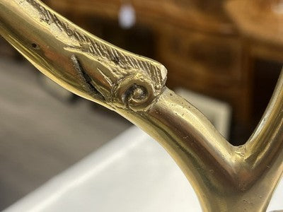 Zweiarmiger Kerzenleuchter Messing – Drachen-Darstellung, wohl China