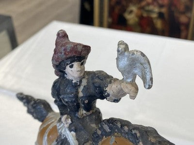 Figur Falknerin zu Pferd mit Falke, 18,9 cm