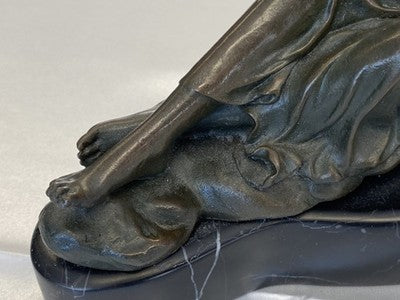 Bronze-Engel mit Laute auf Marmorsockel, 16,5 cm