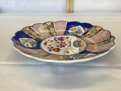 Imari-Teller mit Muschelrand, Japan um 1900, 21,9 cm