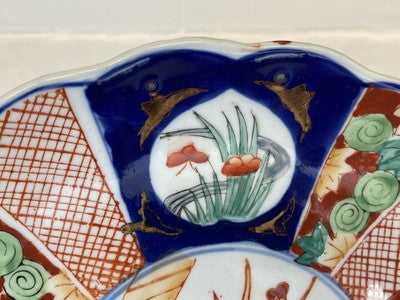 Imari-Teller mit Muschelrand, Japan um 1900, 22,3 cm