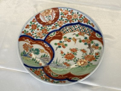Imari-Teller Japan mit Landschaft, um 1900, 24,5 cm