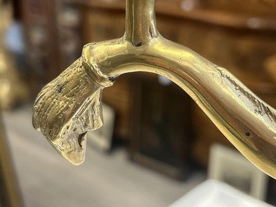 Zweiarmiger Kerzenleuchter Messing – Drachen-Darstellung, wohl China