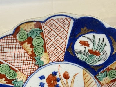 Imari-Teller mit Muschelrand, Japan um 1900, 21,4 cm