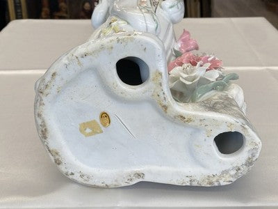 Geisha Porzellanfigur mit Blüten, handbemalt, 45,5 cm