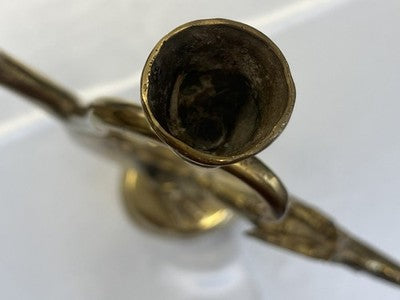 Zweiarmiger Kerzenleuchter Messing – Drachen-Darstellung, wohl China