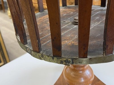 Teestövchen Unterseite Dreifuß