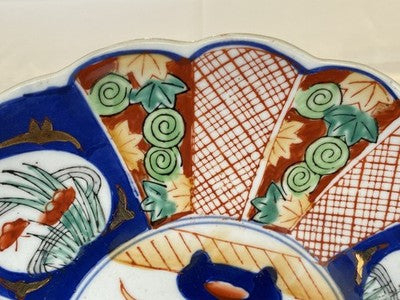 Imari-Teller mit Muschelrand, Japan um 1900, 21,4 cm