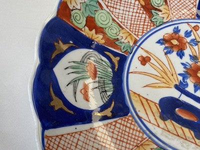 Imari-Teller mit Muschelrand, Japan um 1900, 22,2 cm