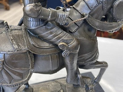 Milo Bronze Ritter zu Pferd auf Marmorsockel, 31 cm