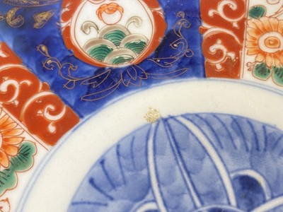 Imari-Teller mit Blütenmedaillon, Japan um 1900, 21,3 cm