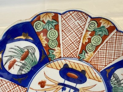Imari-Teller mit Muschelrand, Japan um 1900, 21,9 cm