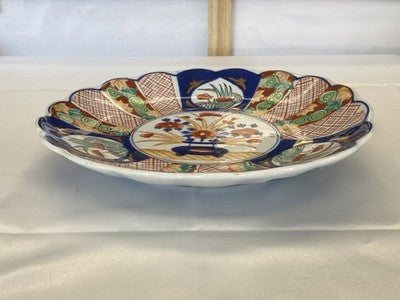 Imari-Teller mit Muschelrand, Japan um 1900, 21,4 cm