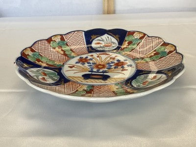Imari-Teller mit Muschelrand, Japan um 1900, 22,3 cm