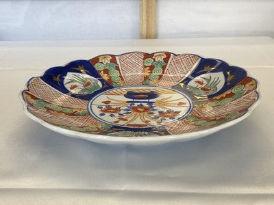 Imari-Teller mit Muschelrand, Japan um 1900, 22,2 cm