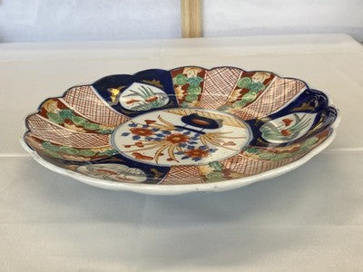 Imari-Teller mit Muschelrand, Japan um 1900, 22,3 cm
