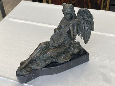 Bronze-Engel mit Laute auf Marmorsockel, 16,5 cm