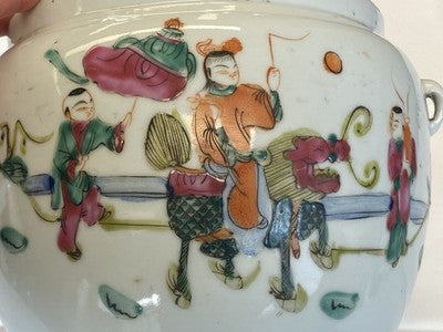 Chinesischer Famille-Rose-Suppentopf mit Deckel – 19. Jahrhundert