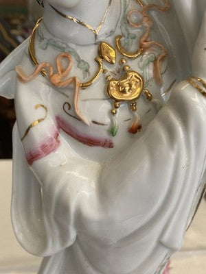 Geisha Porzellanfigur mit Blüten, handbemalt, 45,5 cm
