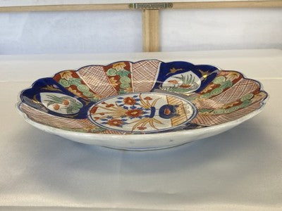 Imari-Teller mit Muschelrand, Japan um 1900, 22,2 cm
