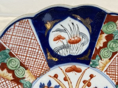 Imari-Teller mit Muschelrand, Japan um 1900, 22,3 cm