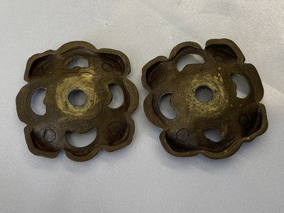 Zweiarmiger Kerzenleuchter mit Putto, antik, 31 cm