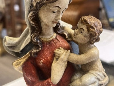 Madonna mit Kind – Holzfigur, polychrom gefasst