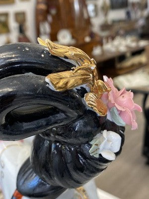 Geisha Porzellanfigur mit Blüten, handbemalt, 45,5 cm