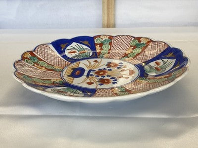 Imari-Teller mit Muschelrand, Japan um 1900, 21,9 cm