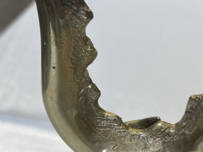 Zweiarmiger Kerzenleuchter Messing – Drachen-Darstellung, wohl China