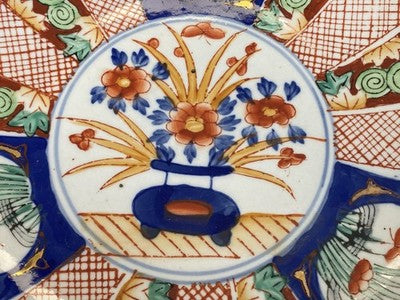 Imari-Teller mit Muschelrand, Japan um 1900, 22 cm