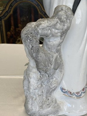Geisha Porzellanfigur mit Blüten, handbemalt, 45,5 cm