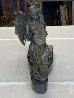 Bronze-Engel mit Laute auf Marmorsockel, 16,5 cm