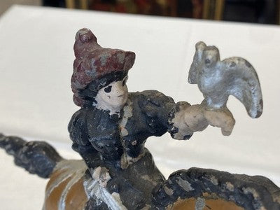 Figur Falknerin zu Pferd mit Falke, 18,9 cm