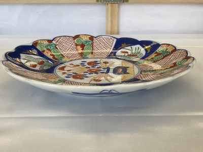 Imari-Teller mit Muschelrand, Japan um 1900, 21,4 cm