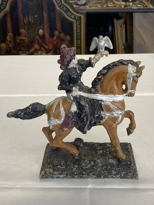 Figur Falknerin zu Pferd mit Falke, 18,9 cm