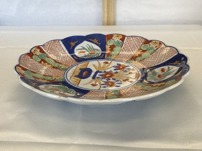 Imari-Teller mit Muschelrand, Japan um 1900, 22,2 cm