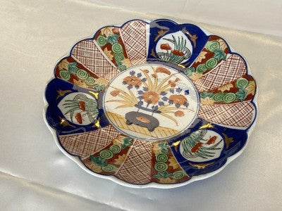 Imari-Teller mit Muschelrand, Japan um 1900, 21,4 cm