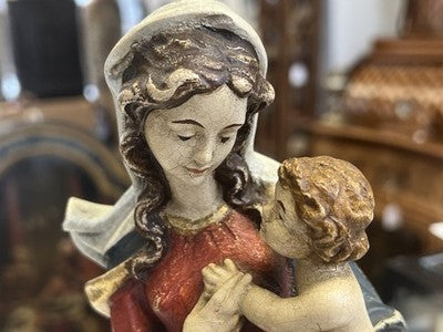 Madonna mit Kind – Holzfigur, polychrom gefasst