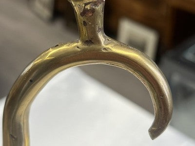 Zweiarmiger Kerzenleuchter Messing – Drachen-Darstellung, wohl China