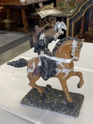 Figur Falknerin zu Pferd mit Falke, 18,9 cm