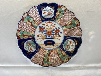 Imari-Teller mit Muschelrand, Japan um 1900, 22,3 cm
