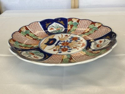 Imari-Teller mit Muschelrand, Japan um 1900, 22,3 cm