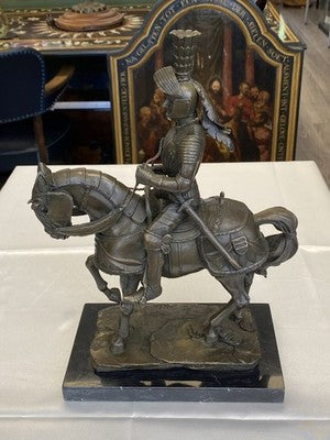 Milo Bronze Ritter zu Pferd auf Marmorsockel, 31 cm