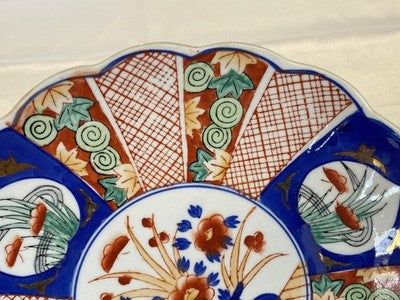 Imari-Teller mit Muschelrand, Japan um 1900, 21,9 cm