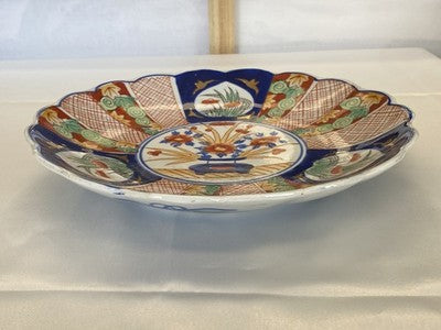 Imari-Teller mit Muschelrand, Japan um 1900, 22,2 cm